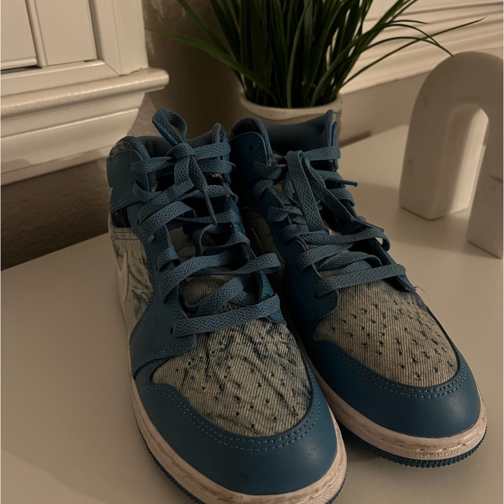 Nike Air Jordan mid 1